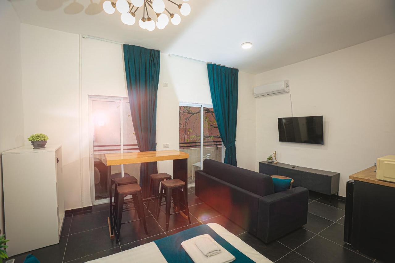 Midrahov Urban Suites Jerusalem Exterior photo